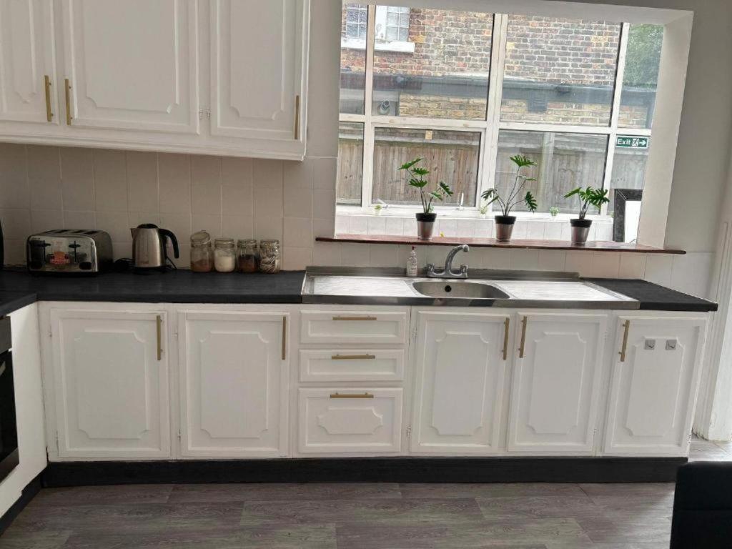 Guest House Balham, South London Spacious, Lambert, 6 Rooms Available Szoba fotó
